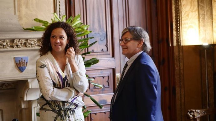 La presidenta del Consell de Mallorca, Catalina Cladera, i el president del Parlament de Balears, Vicen Thoms.