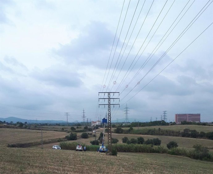 Los Dispositivos Instalados En Un Cable De Media Tensión, En Terrassa