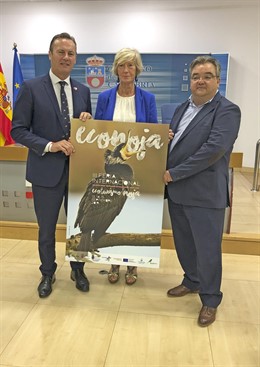 Los consejeros de Educación, Formación Profesional y Turismo, Marina Lombó, y de Desarrollo Rural, Ganadería, Pesca, Alimentación y Medio Ambiente, Guillermo Blanco, presentan, en rueda de prensa, la III Feria Internacional de Ecoturismo Econoja