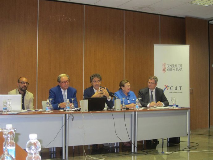 Presentación de la campaña contra el intrusismo en viviendas turísticas