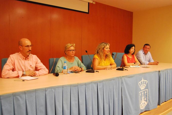 La delegada de Participación Ciudadana, Rocío Bastida, ha destacado el papel de las asociaciones como interlocutores de las necesidades de los vecinos con el Ayuntamiento .