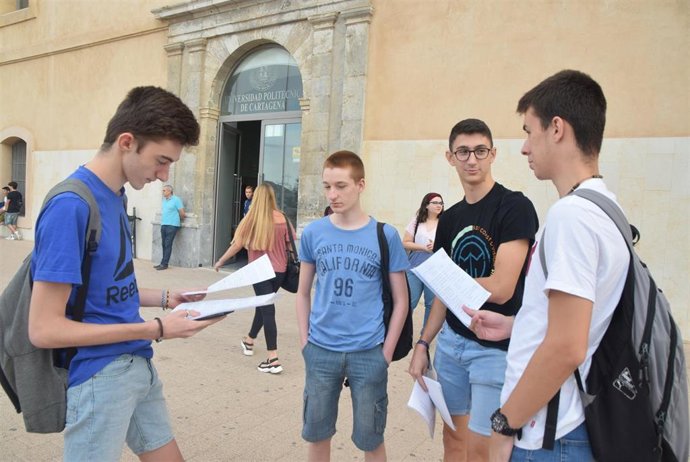 Estudiantes EBAU, UPCT