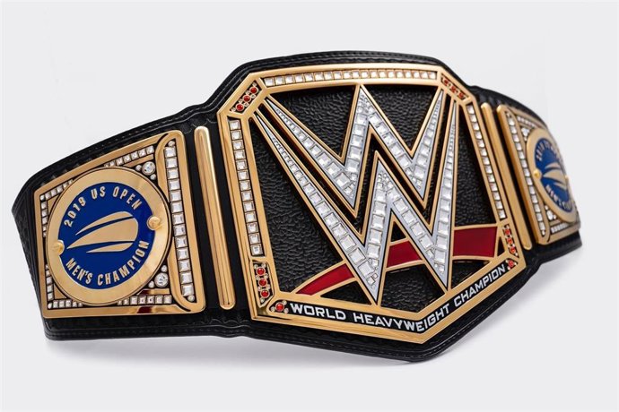 Cinturón de los pesos pesados de la WWE personalizado para Rafa Nadal por ganar el US Open