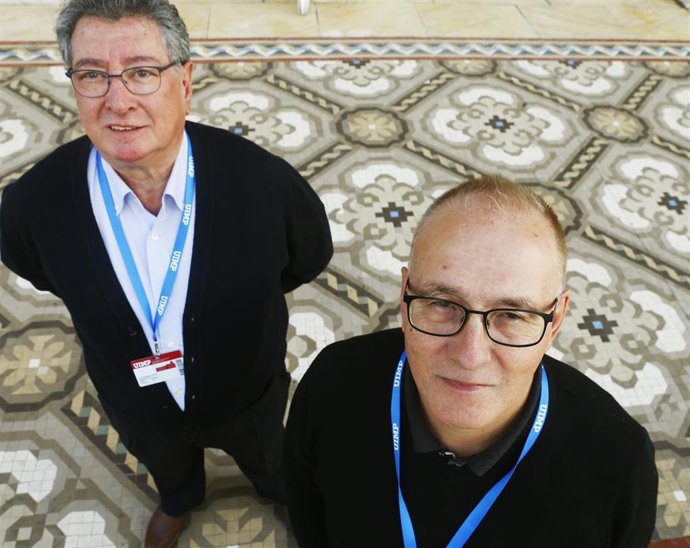 Clément Sánchez del Colegio Francés de la Universidad de la Sorbona - UPMC  y el profesor de investigación, Eduardo Ruiz Hitzky