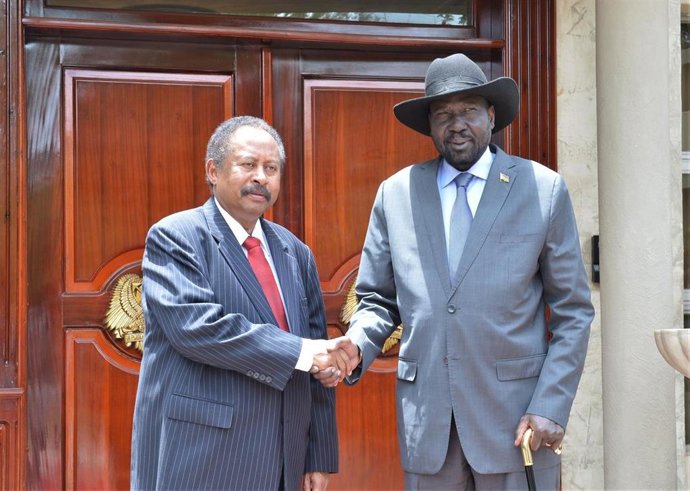 Abdalla Hamdok, primer ministro de Sudán, y Salva Kiir, presidente de Sudán del Sur