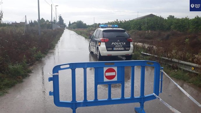 Camino del Reguerón con Camino del Carcarox, Alquerías, cortado al tráfico por el temporal