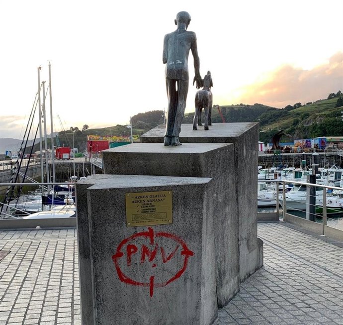 Pintada contra el PNV en Bermeo