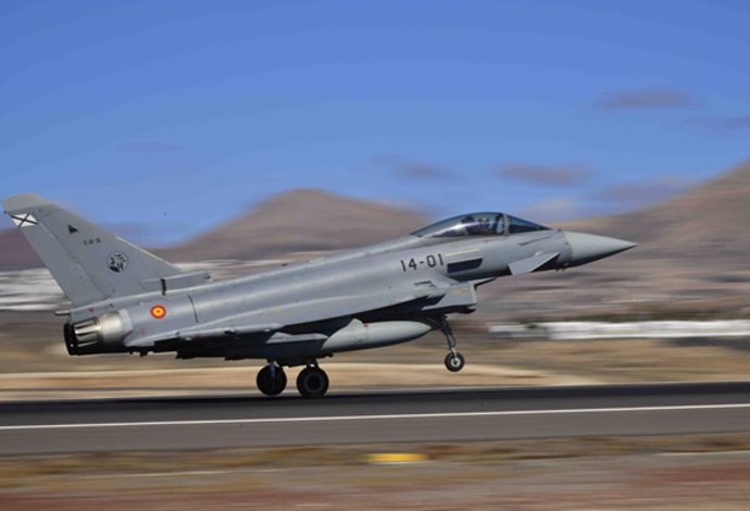 Un caza Eurofighter durante un ejercicio de maniobras, en la base aérea