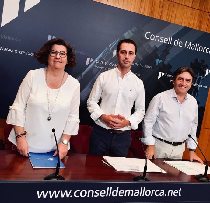 Los consellers del PP en el Consell: Catalina Cirer, Lloren Galmés y Mauricio Rovira