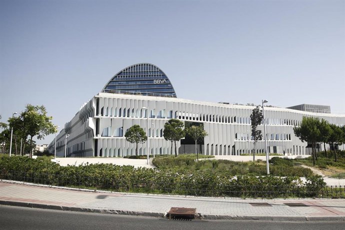 Exterior del edificio 'La Vela', sede del BBVA en Madrid.