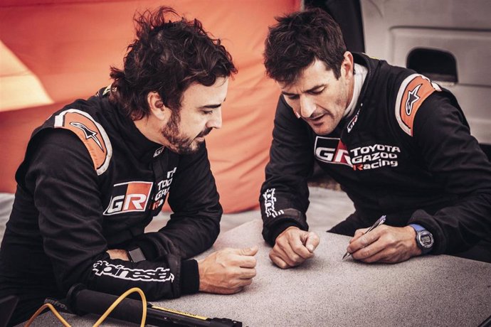 Fernando Alonso y Marc Coma conversan