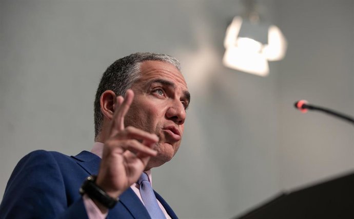 El consejero de Presidencia, Elías Bendodo, informa en rueda de prensa sobre el Consejo de Gobierno.