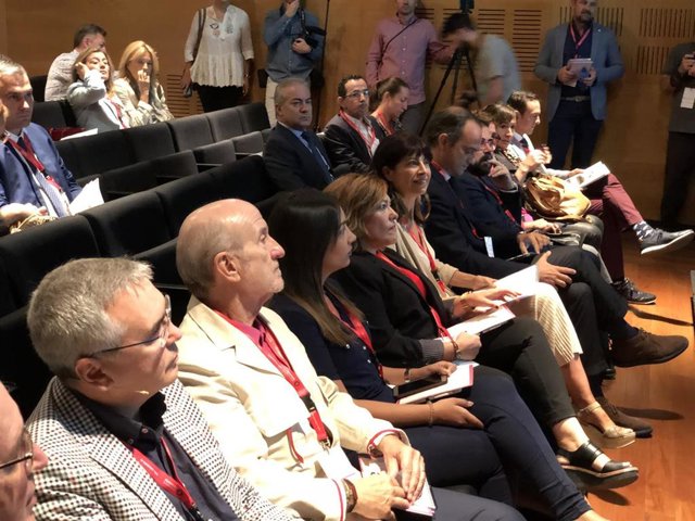 Autoridades asisten al Encuentro Ciudades Creativas en el Teatro Calderón.