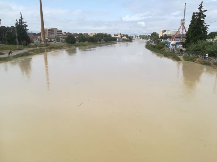 Imagen de la crecida del Rio Segura por Murcia, DANA, TORMENTAS, INNDACIONES