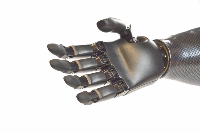 Diseñan una mano artificial inteligente para personas amputadas que utiliza un a