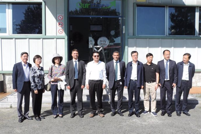 Visita de la delegación china a la planta de SEG Automotive de Treto