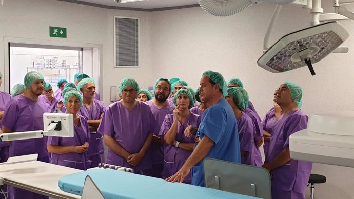 Visita del pte.Quim Torra y la consellera Alba Vergés al bloque quirúrgico de Bellvitge