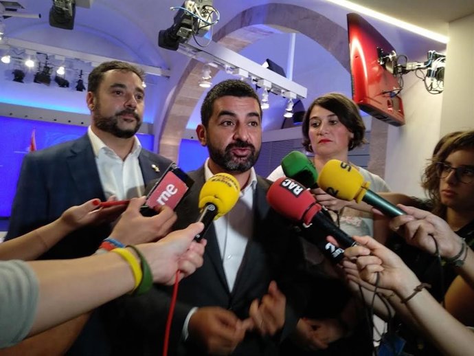 El conseller de Trabajo, Asuntos Sociales y Familias de la Generalitat, Chakir el Homrani