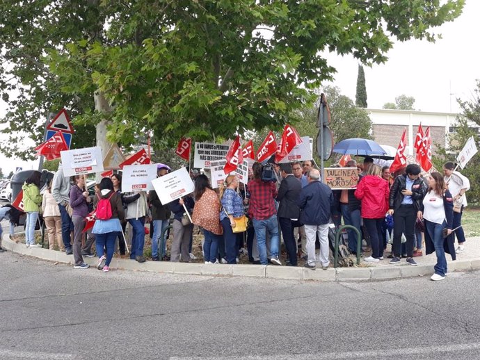 Protesta de trabajadores de restauración del Palacio de la Moncloa por el impago de salarios