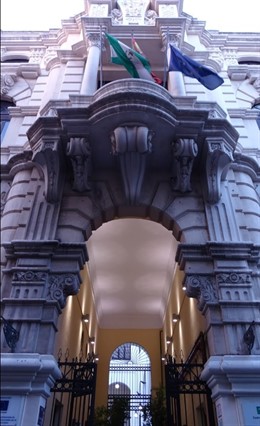 Fachada del IES Maimonides de Córdoba