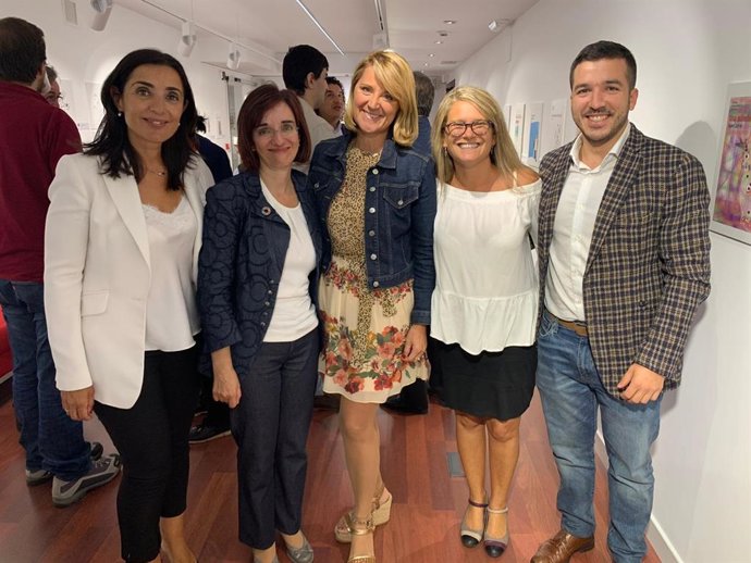 Estars (centro) participa en un acto por el Cermi.