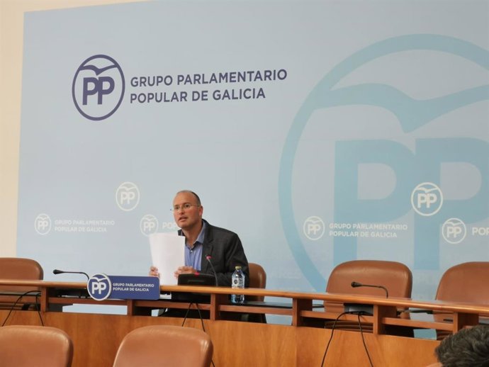 El secretario general del PP de Galicia, Miguel Tellado, en rueda de prensa.