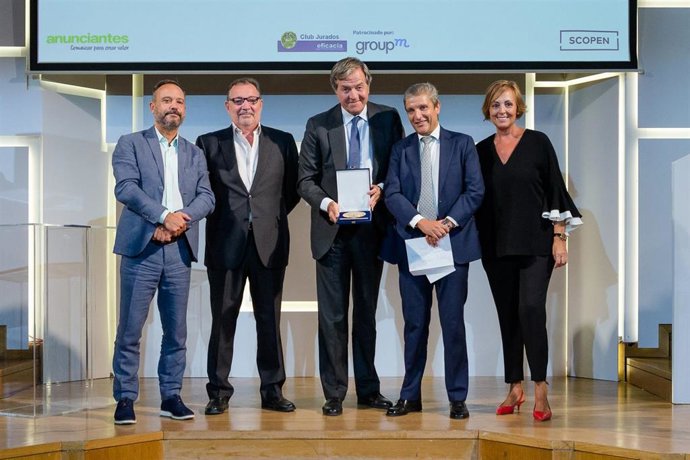 César Vacchiano, ceo de Scopen; José Manuel Zamorano, presidente del Club de Jurados de los Premios a la Eficacia; Jorge Villavecchia, Director general de Damm; Gerardo Mariñas, ceo de GroupM; Lidia Sanz, directora de la Aea
