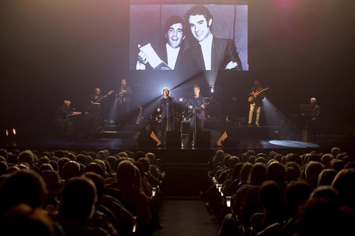 El Dúo Dinámico en una actuación en el Teatro Cervantes de Málaga capital