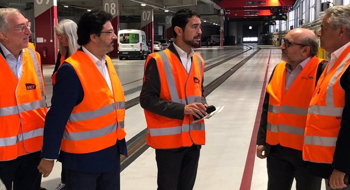 El conseller de la Generalitat Dami Calvet visita el complex logístic intermodal Chapelle International a París