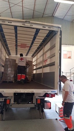 Cruz Roja envía desde Andalucía a Murcia material para afectados por la DANA.