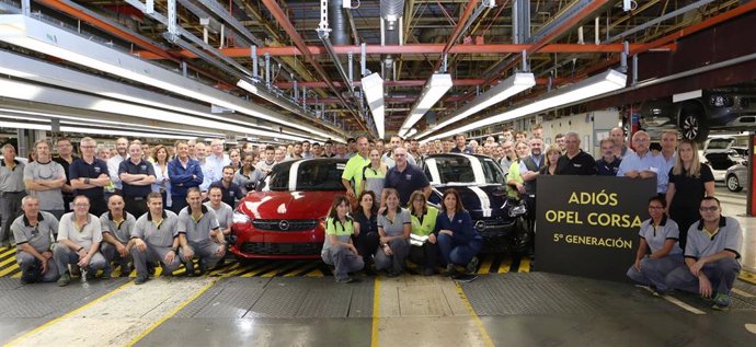 El último Opel Corsa quinta generación producido en la planta del Groupe PSA en Figueruelas sale de bandas.