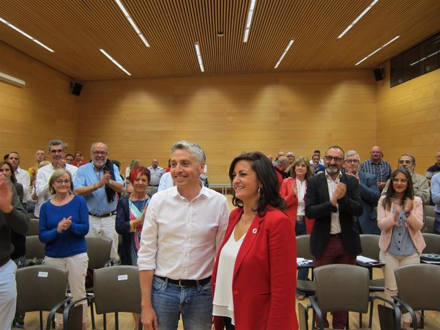 El secretario general del PSOE de La Rioja, Francisco Ocón, y la presidenta del Gobierno de La Rioja, Concha Andreu