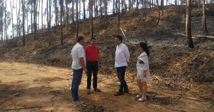Visita de Amaro Huelva y Mario Jiménez a la zona afectada por el incendio de Paterna