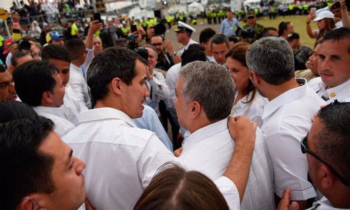 El presidente colombiano, Iván Duque, con Juan Guaidó