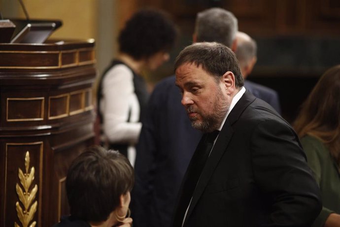 El preso del procés y exvicepresidente de la Generalitat, Oriol Junqueras (ERC) acude a la votación de la Presidencia y de los miembros de la Mesa del Congreso durante la sesión constitutiva de la nueva Cámara Baja.    