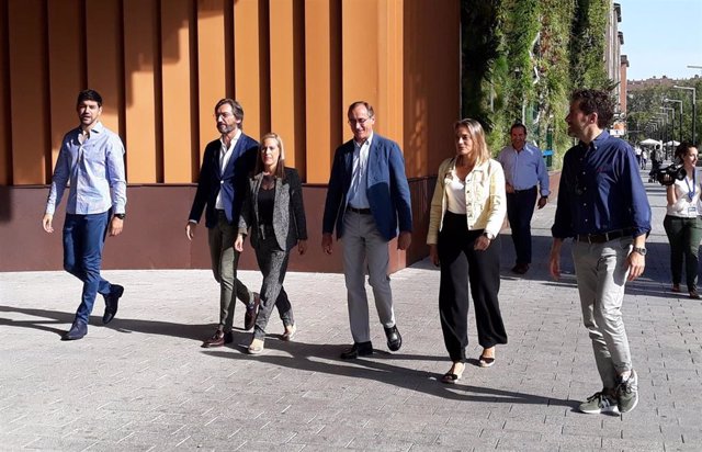 Dirigentes del PP vasco se dirigen a la Convención de Vitoria