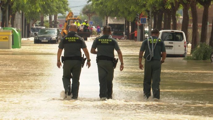 Efectivos de la Guardia Civil realizan rescates en Redován