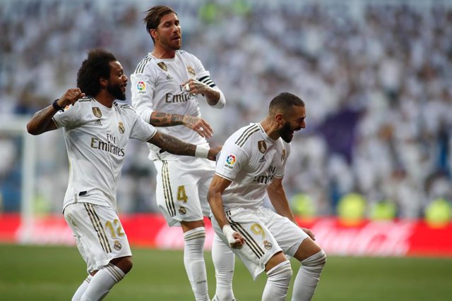 Marcelo, Ramos y Benzema celebran un gol del Real Madrid.