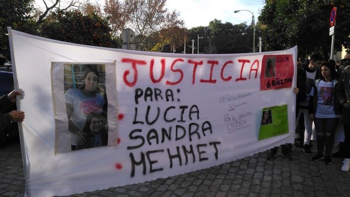 Protesta contra los detenidos por el triple crimen de Dos Hermanas