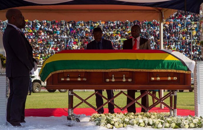 El féretro del expresidente de Zimbabue, Robert Mugabe