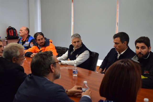 El presidente de la Asamblea Regional, Alberto Castillo, ha participado en una reunión celebrada en el Centro Integral de Seguridad de Los Alcázares, en la que distintas autoridades, encabezadas por el presidente del Gobierno, Pedro Sánchez