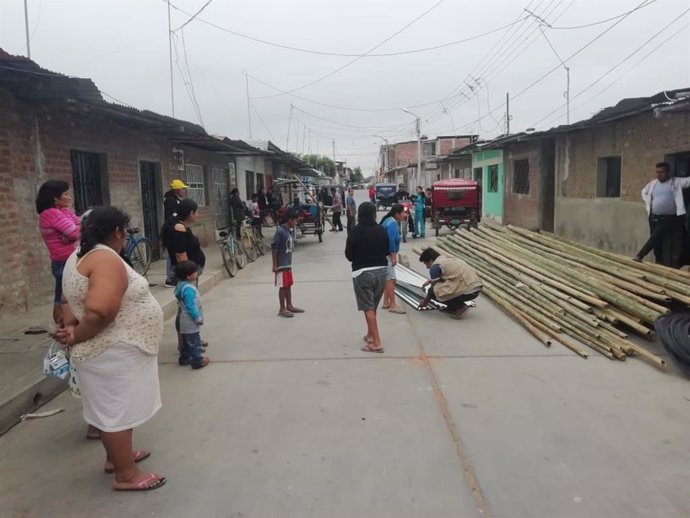 Entrega de material en la localidad de Piura, afectada por las lluvias torrenciales