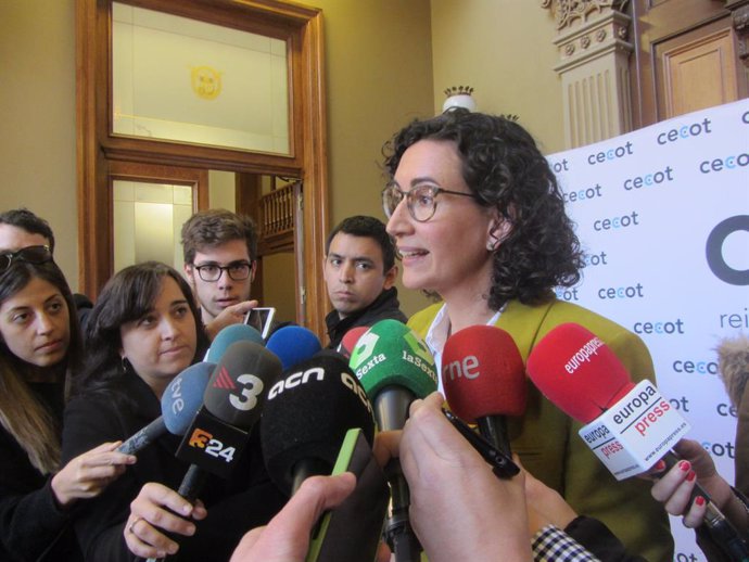 La secretria general d'ERC, Marta Rovira, atenent als mitjans