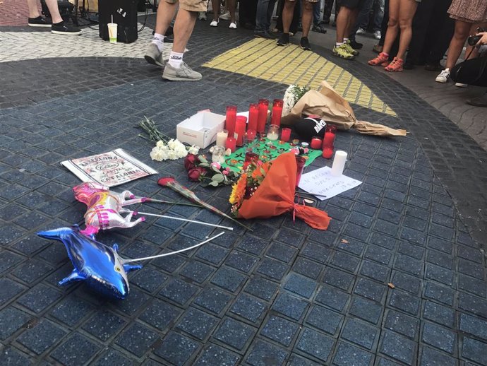 Homenatge a víctimes de l'atemptat de Barcelona