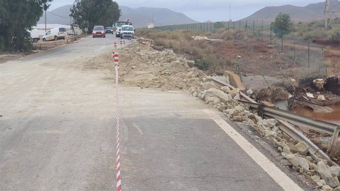Cuatro carreteras permanecen cortadas en la provincia con motivo del temporal.