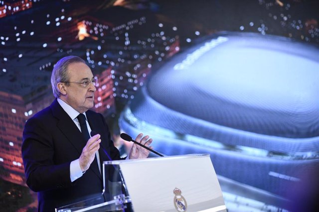 El presidente del Real Madrid, Florentino Pérez, durante su intervención en la  presentación de la reforma del estadio Santiago Bernabéu.
