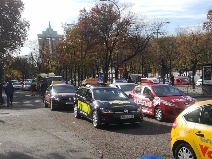 Autoescuelas en la manifestación del 10 de diciembre de 2018 en apoyo a los examinadores de tráfico