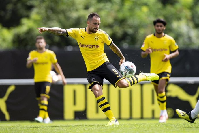 Paco Alcácer en un partido con el Borussia Dortmund
