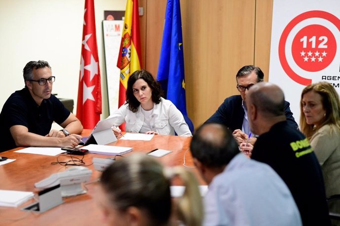 La presidenta de la Comunidad de Madrid, Isabel Díaz Ayuso, en la reunión del comité de crisis por las inundaciones en el sureste de la región