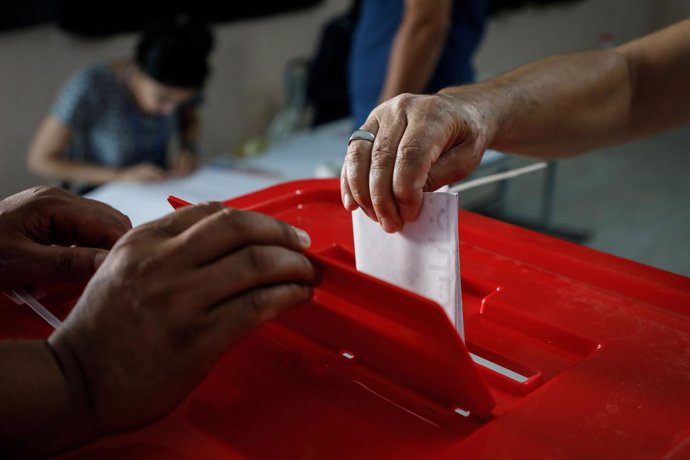 Túnez.- La participación en las elecciones presidenciales de Túnez alcanza el 45